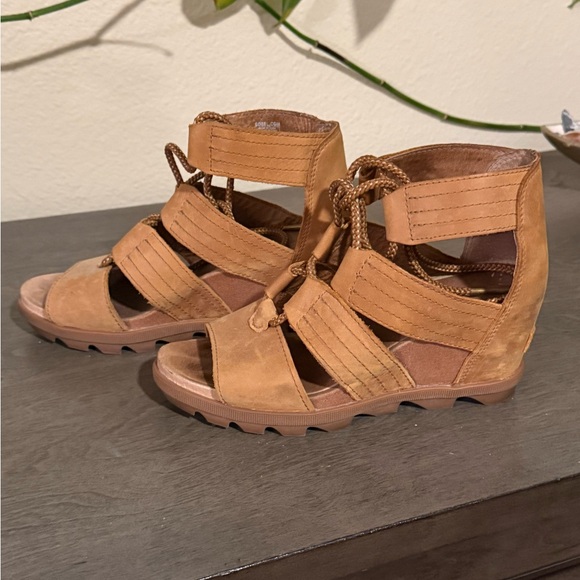 Sorel Joanie II Leather Wedge Sandal Tan Size 7 - Picture 2 of 6
